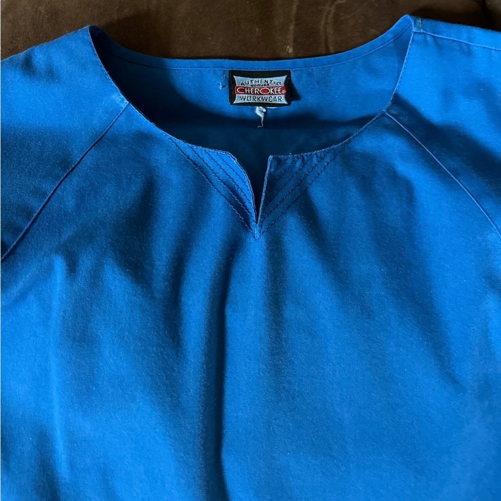 Cherokee workwear scrub set size small, royal blue. - Picture 5 of 8
